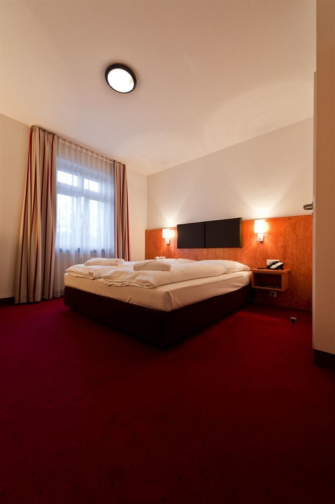 Hotel Neuwirtshaus - Superior Stuttgart Exterior foto